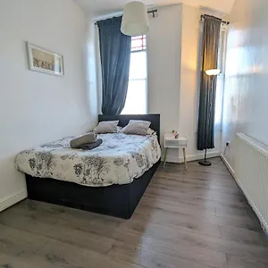 2 Bedroom In A Supurb Area Of , Cardiff United Kingdom